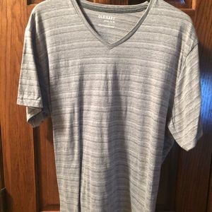 MENS XL OLD NAVY V-NECK T-SHIRT